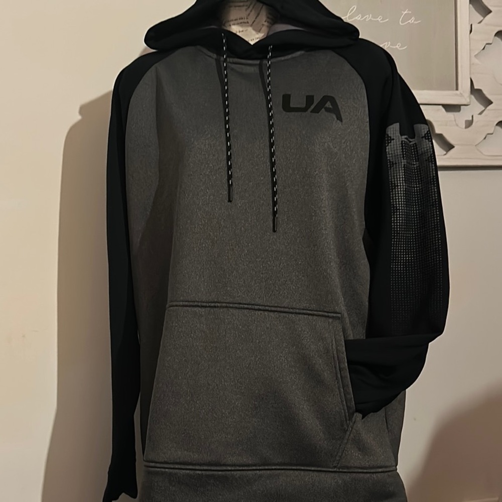 Under Armour Men's Hoodie in Black and Gray